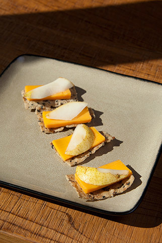 Sharp Cheddar & Pear Slices